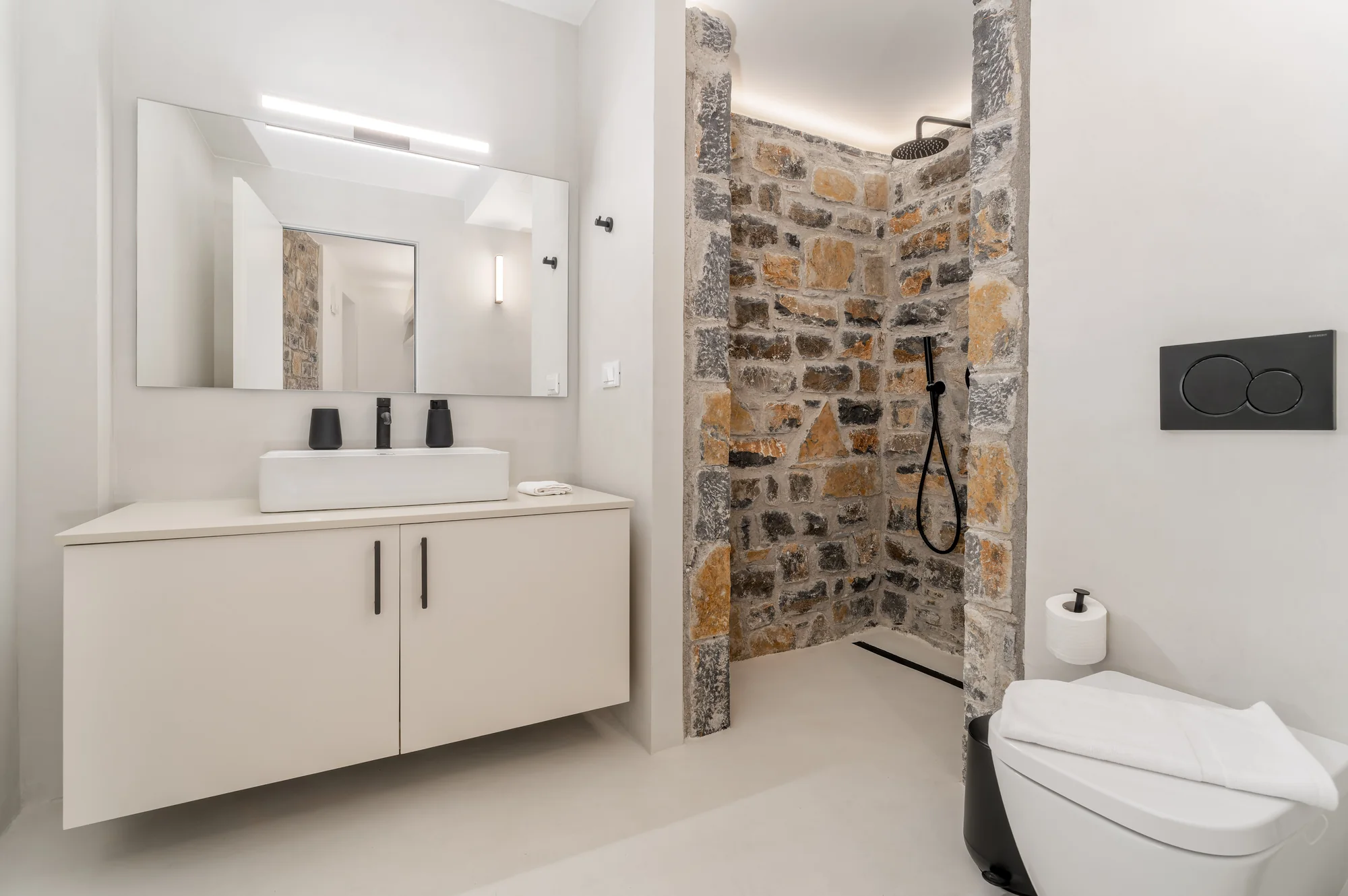 Contemporary AEOS bathroom with local stone shower wall